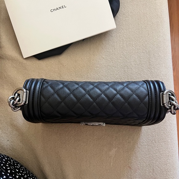 CHANEL Caviar Quilted Medium Boy Flap Black - Picture 5 of 10